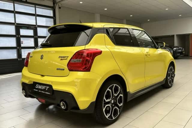 Suzuki Swift (2022) thumbnail 3