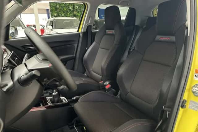 Suzuki Swift (2022) thumbnail 4