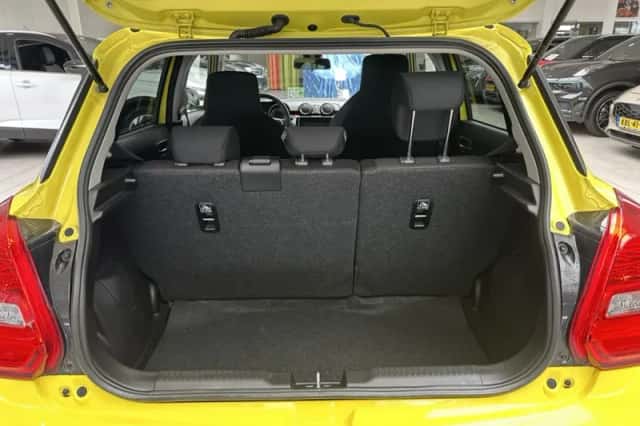 Suzuki Swift (2022) thumbnail 8