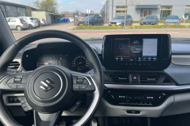 Suzuki Swift (2025) thumbnail 2