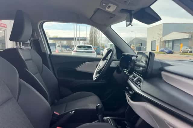 Suzuki Swift (2025) thumbnail 11