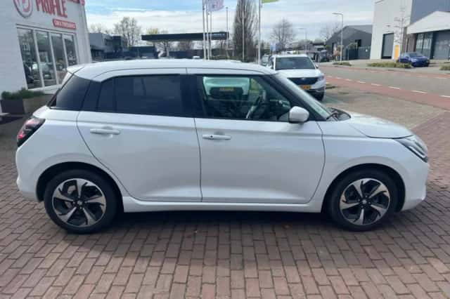 Suzuki Swift (2025) thumbnail 17
