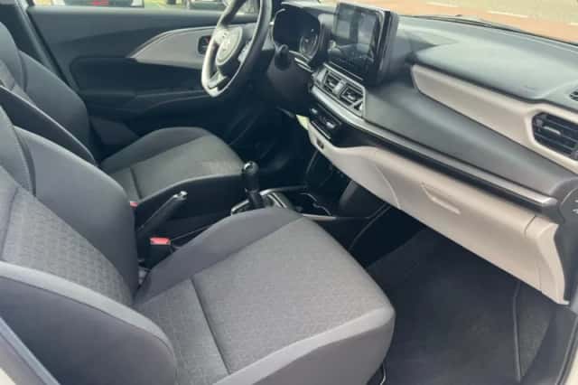 Suzuki Swift (2025) thumbnail 5