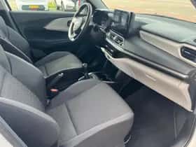 Suzuki Swift (2025) thumbnail 5