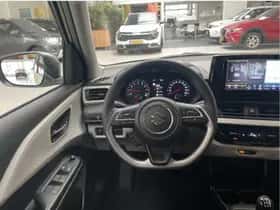 Suzuki Swift (2025) thumbnail 2