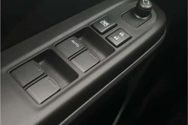 Suzuki Swift (2025) thumbnail 18