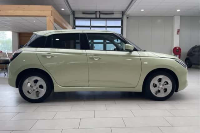 Suzuki Swift (2025) thumbnail 9