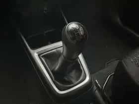 Suzuki Swift (2018) thumbnail 16