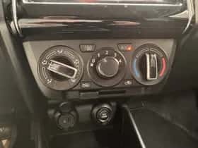 Suzuki Swift (2018) thumbnail 25