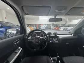 Suzuki Swift (2018) thumbnail 28