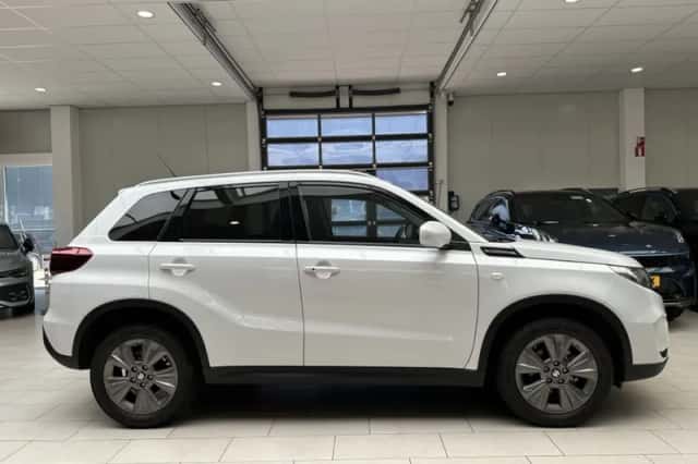 Suzuki Vitara (2021) thumbnail 9