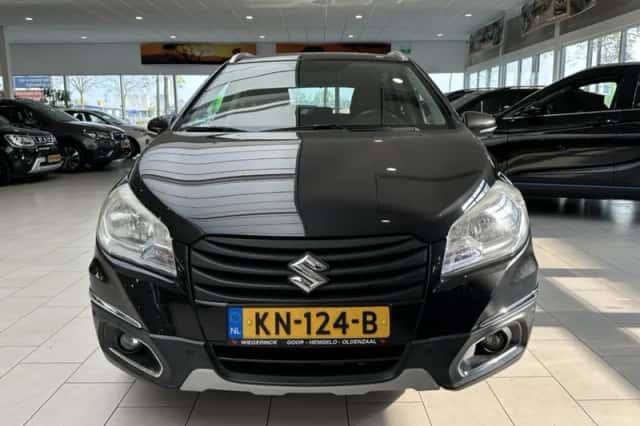 Suzuki S-CROSS (2014) thumbnail 18