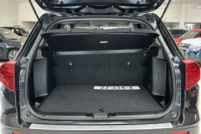Suzuki Vitara (2019) thumbnail 8