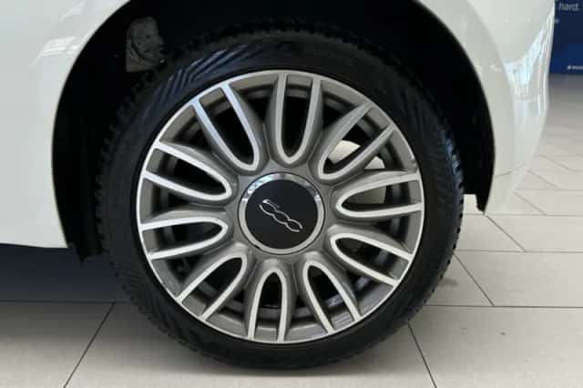 Fiat 500C (2017) thumbnail 32