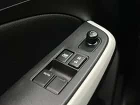 Suzuki Swift (2021) thumbnail 17