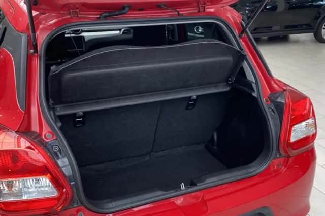 Suzuki Swift (2021) thumbnail 8