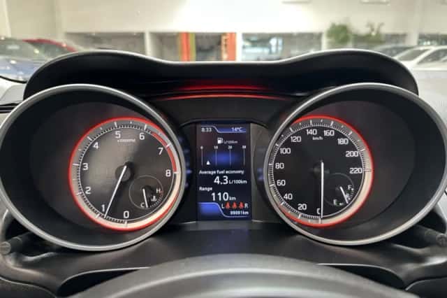Suzuki Swift (2021) thumbnail 10