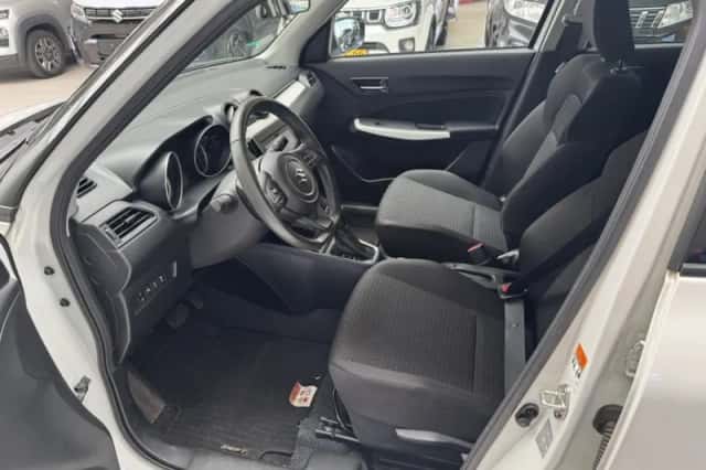 Suzuki Swift (2023) thumbnail 2