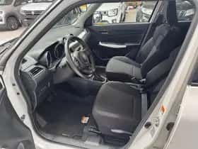 Suzuki Swift (2023) thumbnail 2