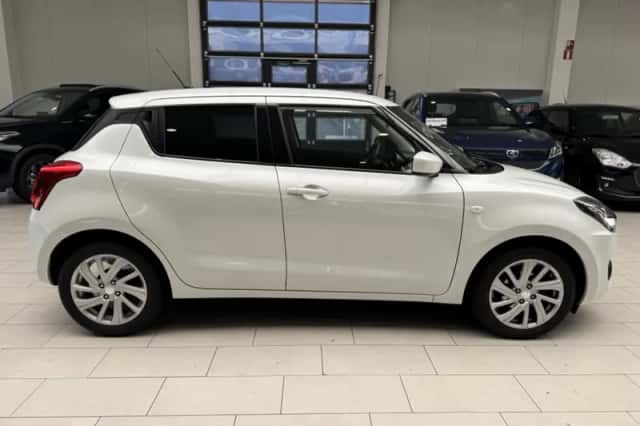 Suzuki Swift (2023) thumbnail 12