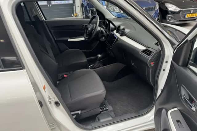Suzuki Swift (2023) thumbnail 18