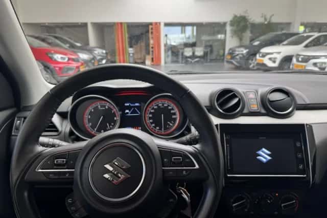 Suzuki Swift (2023) thumbnail 3