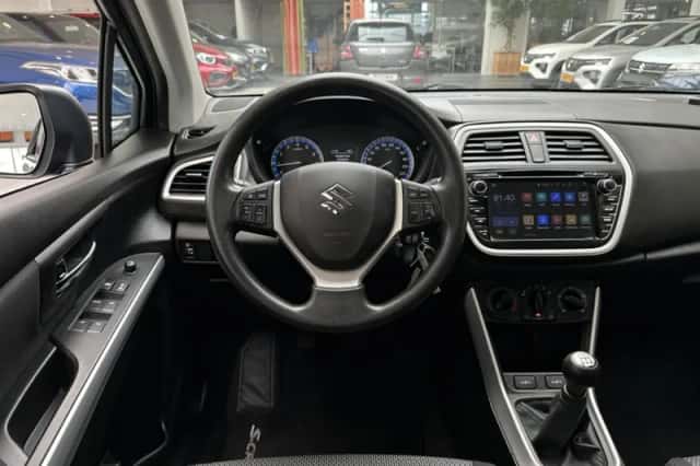 Suzuki S-CROSS (2014) thumbnail 2
