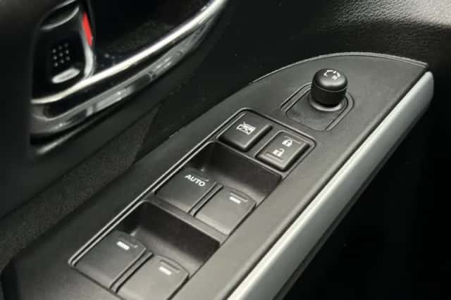 Suzuki S-CROSS (2014) thumbnail 17