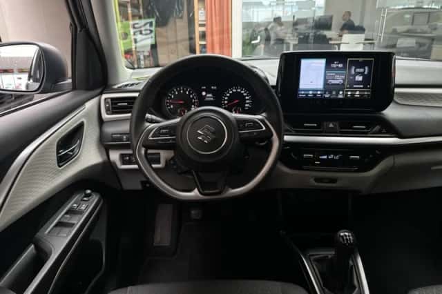 Suzuki Swift (2025) thumbnail 2