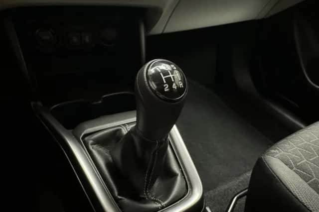 Suzuki Swift (2025) thumbnail 17
