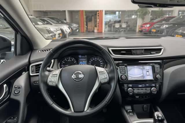 Nissan Qashqai (2017) thumbnail 2