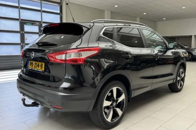 Nissan Qashqai (2017) thumbnail 3