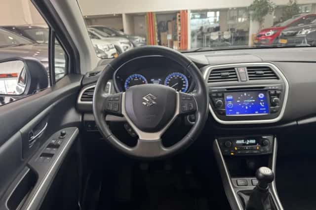 Suzuki S-CROSS (2014) thumbnail 2