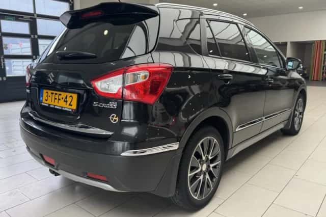Suzuki S-CROSS (2014) thumbnail 3
