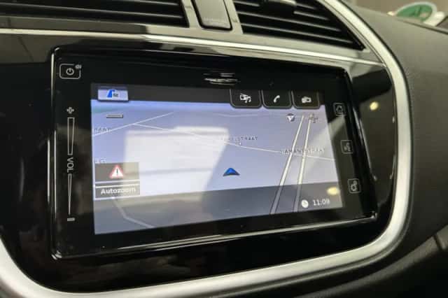 Suzuki S-CROSS (2018) thumbnail 16