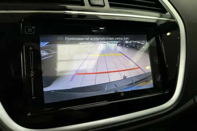 Suzuki S-CROSS (2018) thumbnail 17