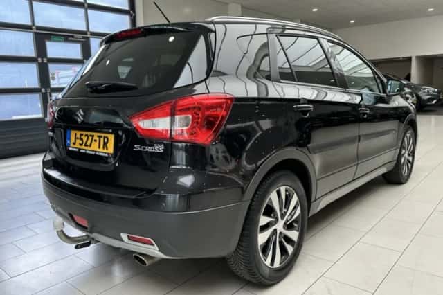 Suzuki S-CROSS (2018) thumbnail 3