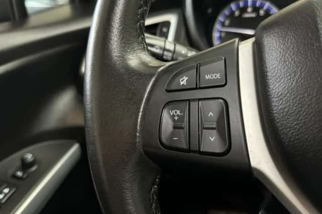 Suzuki S-CROSS (2018) thumbnail 28