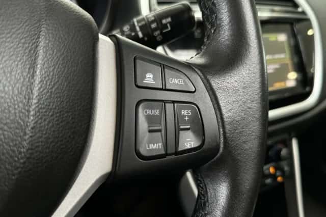 Suzuki S-CROSS (2018) thumbnail 29
