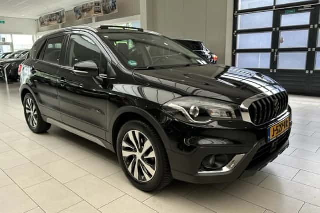 Suzuki S-CROSS (2018) thumbnail 33