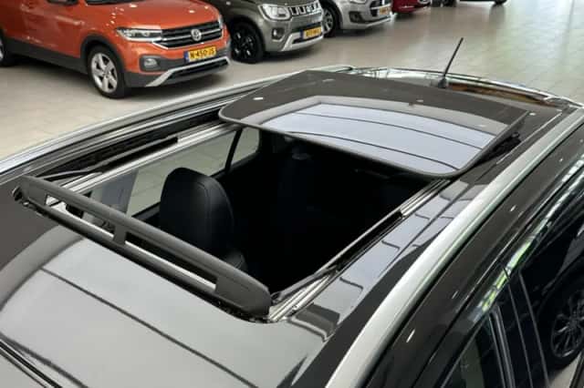 Suzuki S-CROSS (2018) thumbnail 10