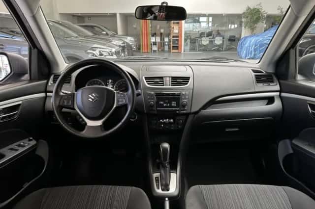 Suzuki Swift (2015) thumbnail 2