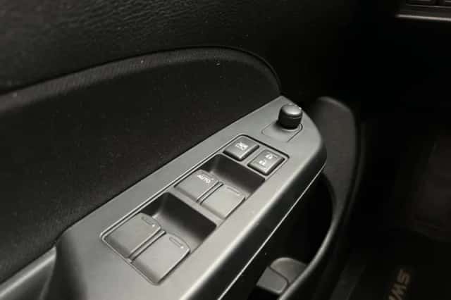 Suzuki Swift (2015) thumbnail 15