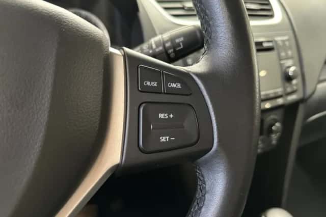 Suzuki Swift (2015) thumbnail 23