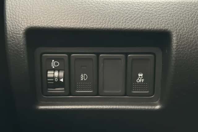 Suzuki Swift (2015) thumbnail 24