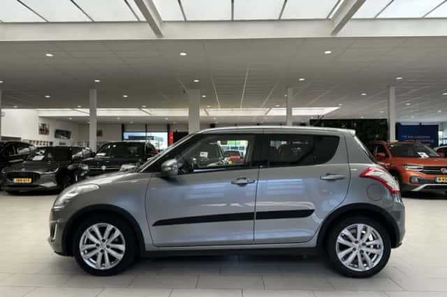 Suzuki Swift (2015) thumbnail 7