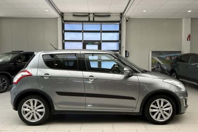 Suzuki Swift (2015) thumbnail 9
