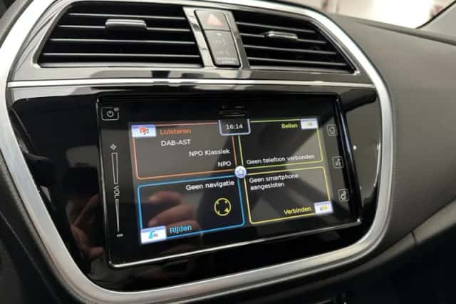 Suzuki S-CROSS (2021) thumbnail 13