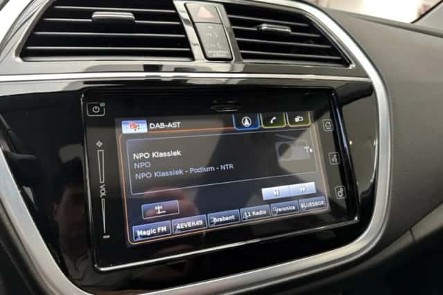 Suzuki S-CROSS (2021) thumbnail 14