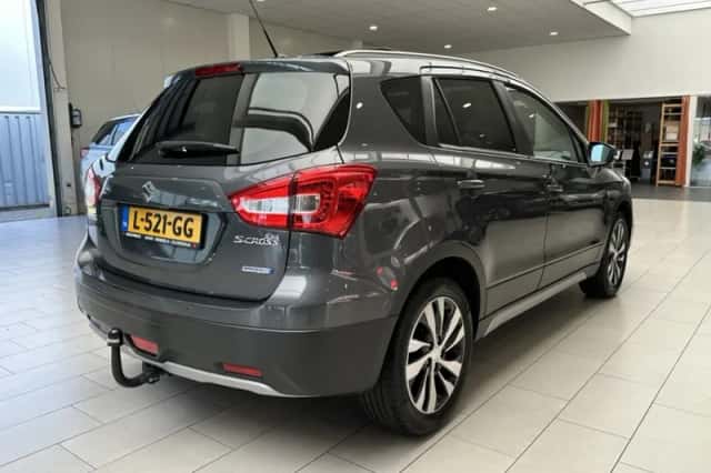 Suzuki S-CROSS (2021) thumbnail 3